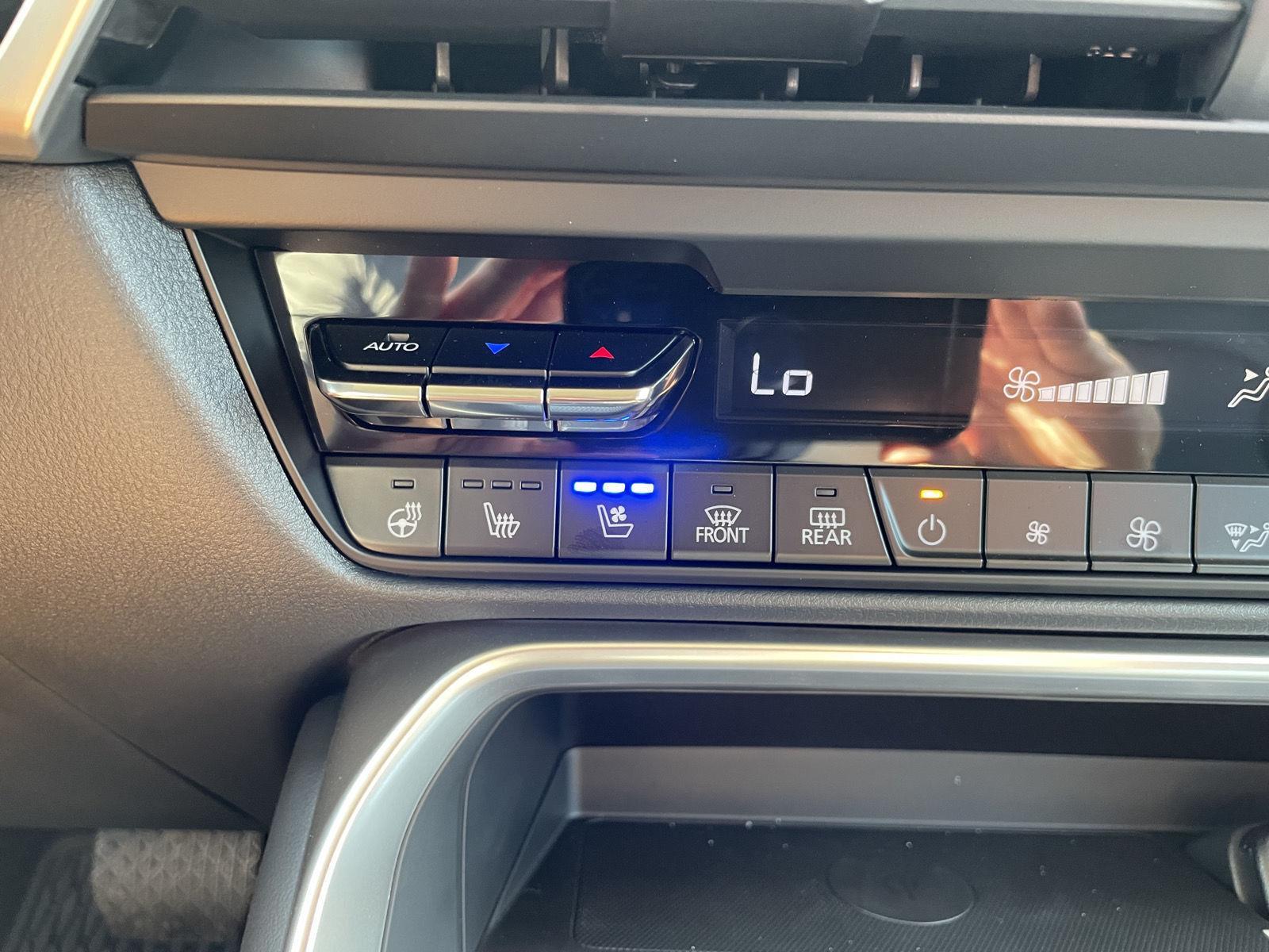 Vehicle photo 28