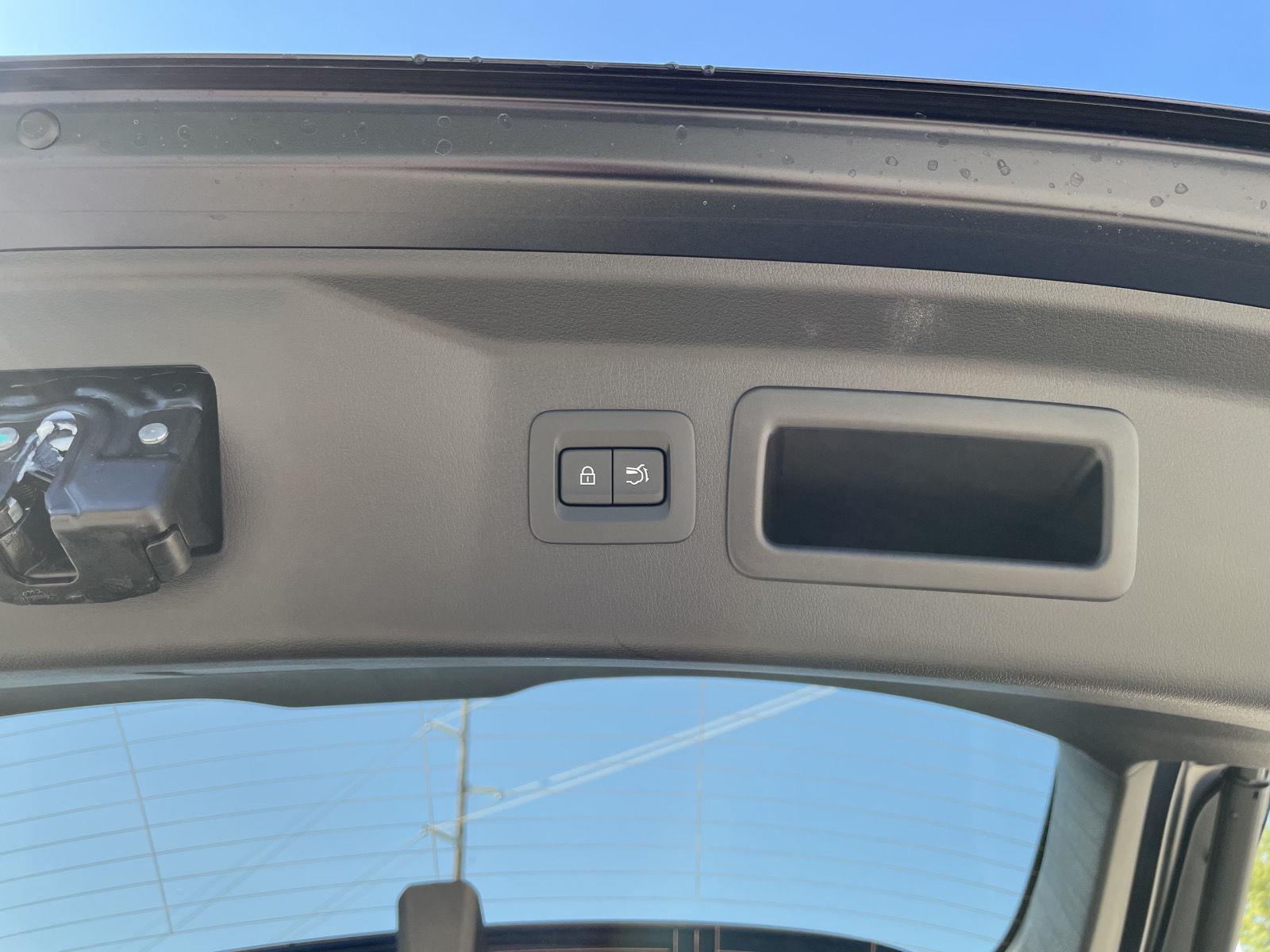 Vehicle photo 37