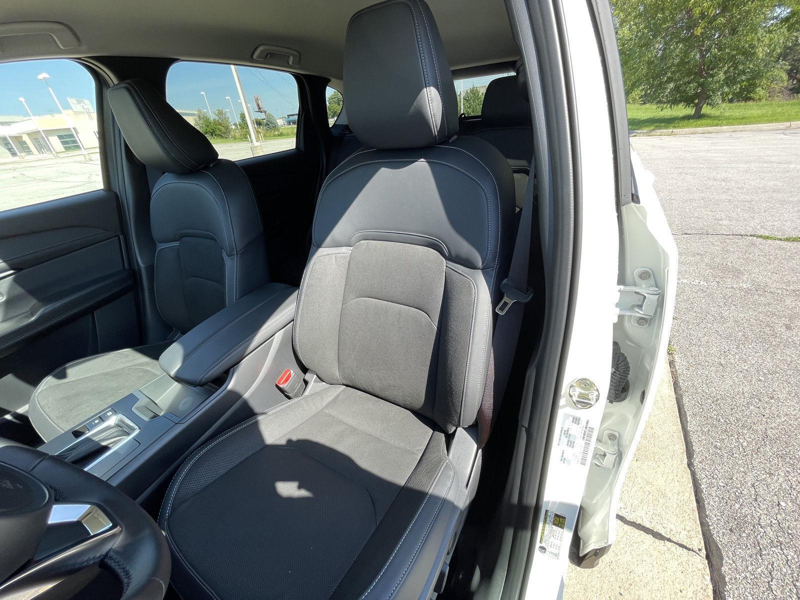 Vehicle photo 17