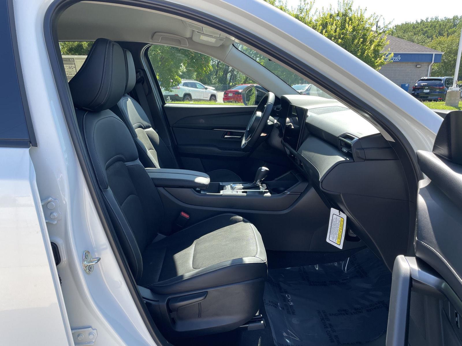 Vehicle photo 18