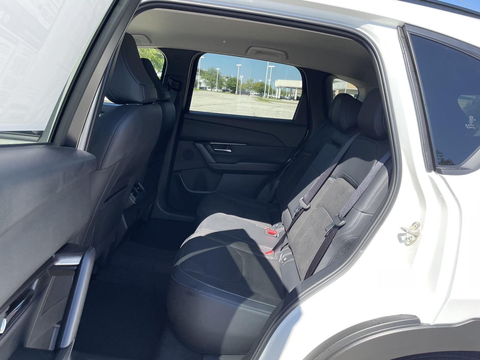 Vehicle photo 19