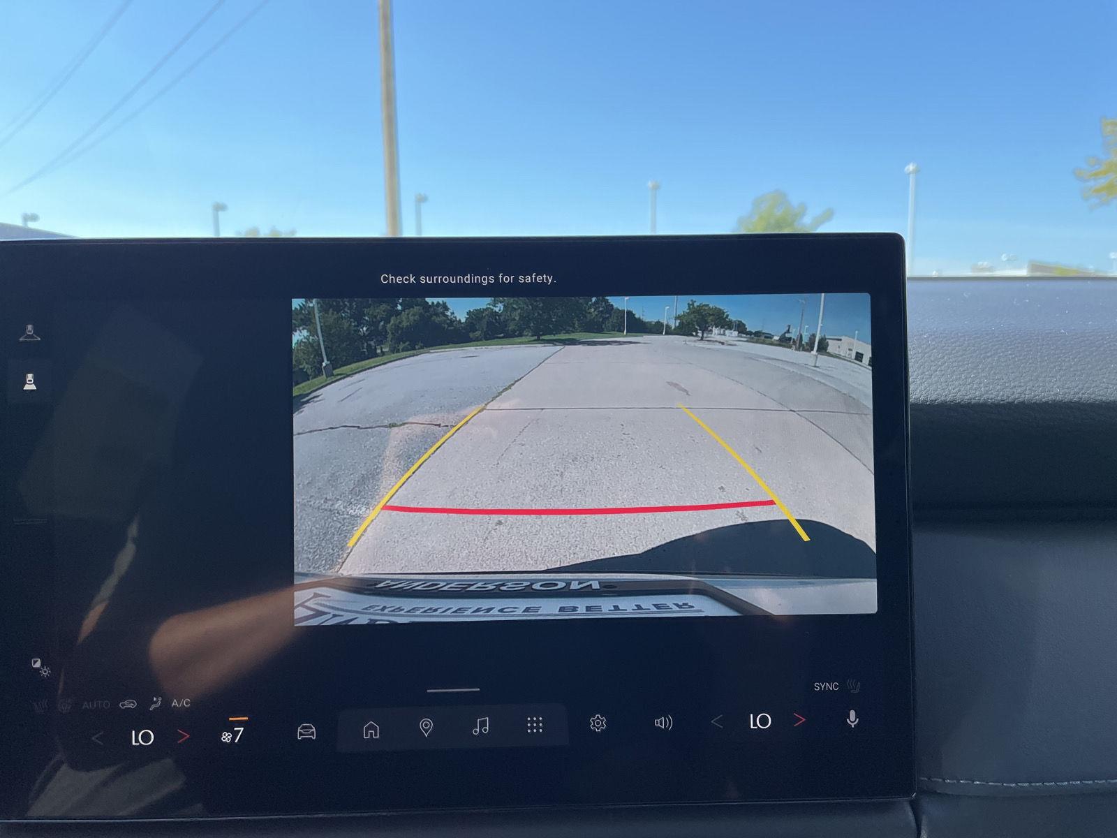 Vehicle photo 22
