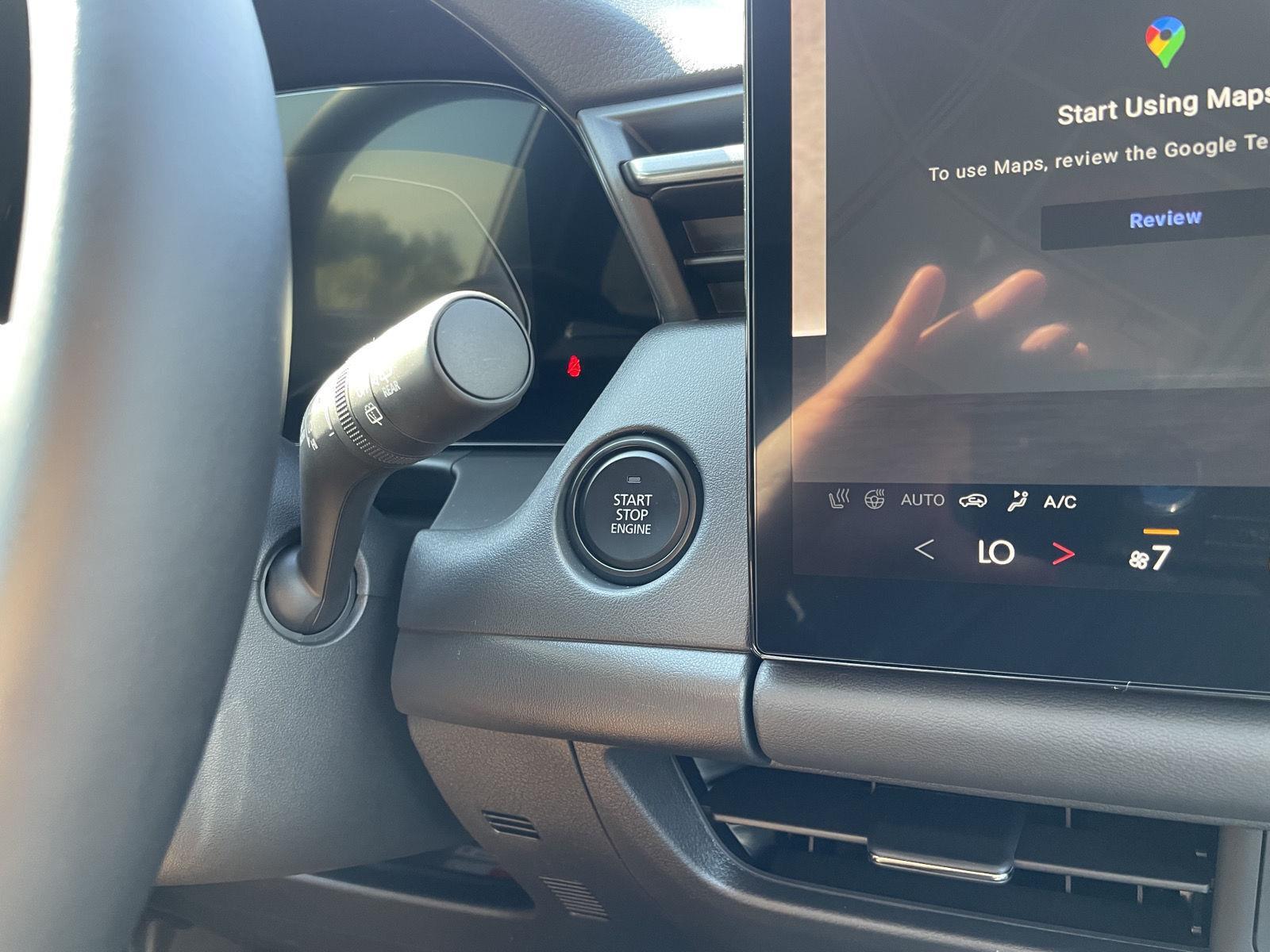 Vehicle photo 23