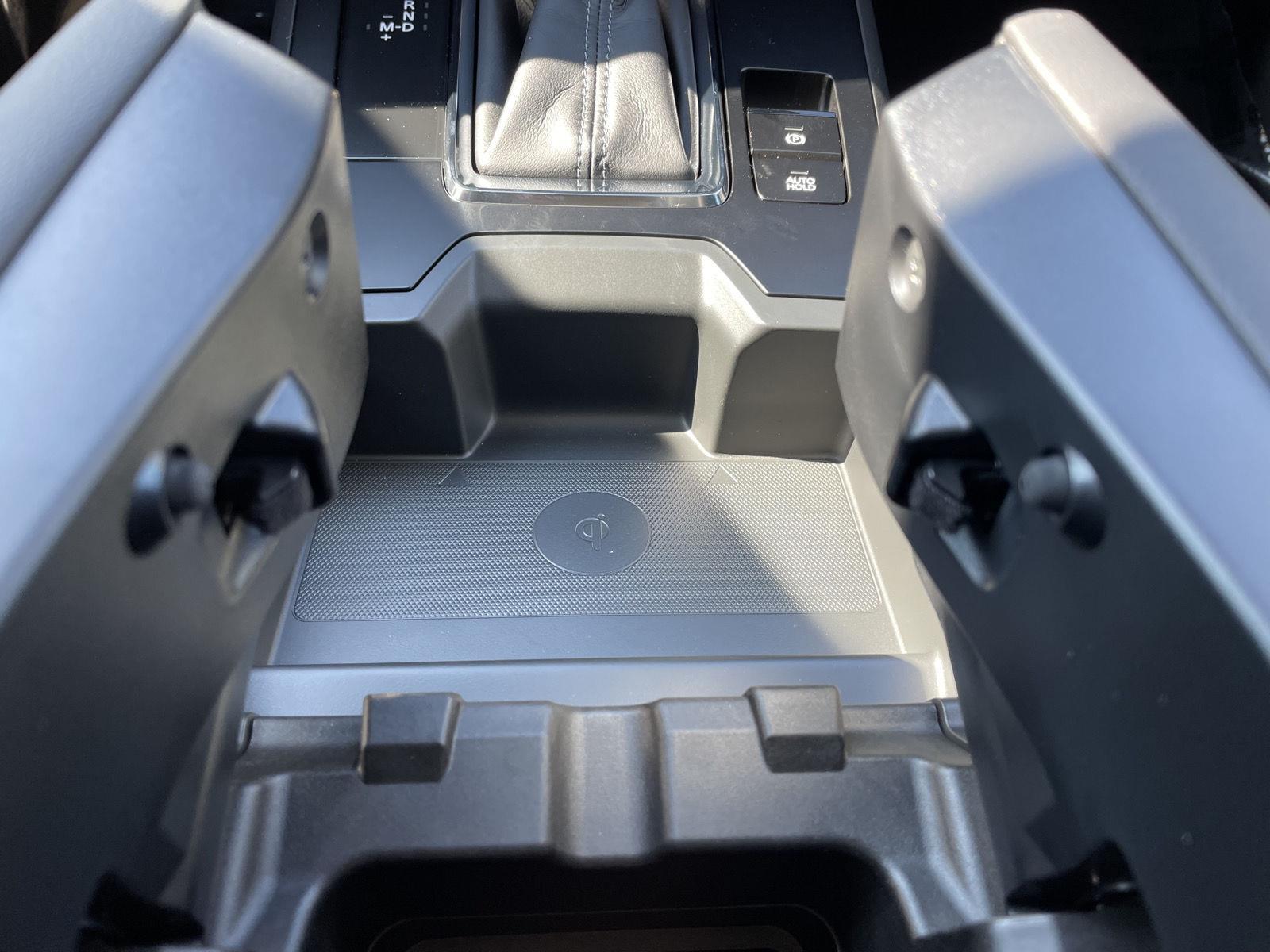 Vehicle photo 27