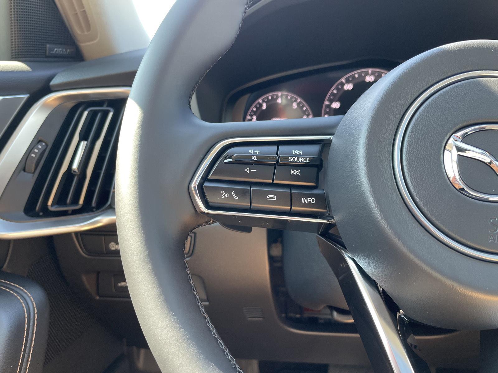 Vehicle photo 12