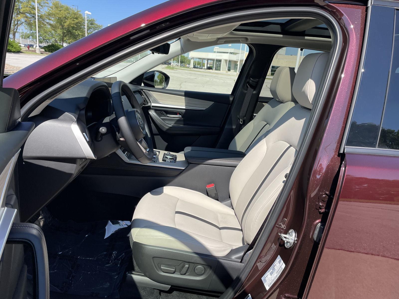 Vehicle photo 16