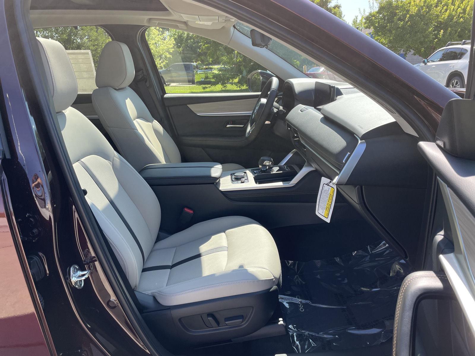 Vehicle photo 18