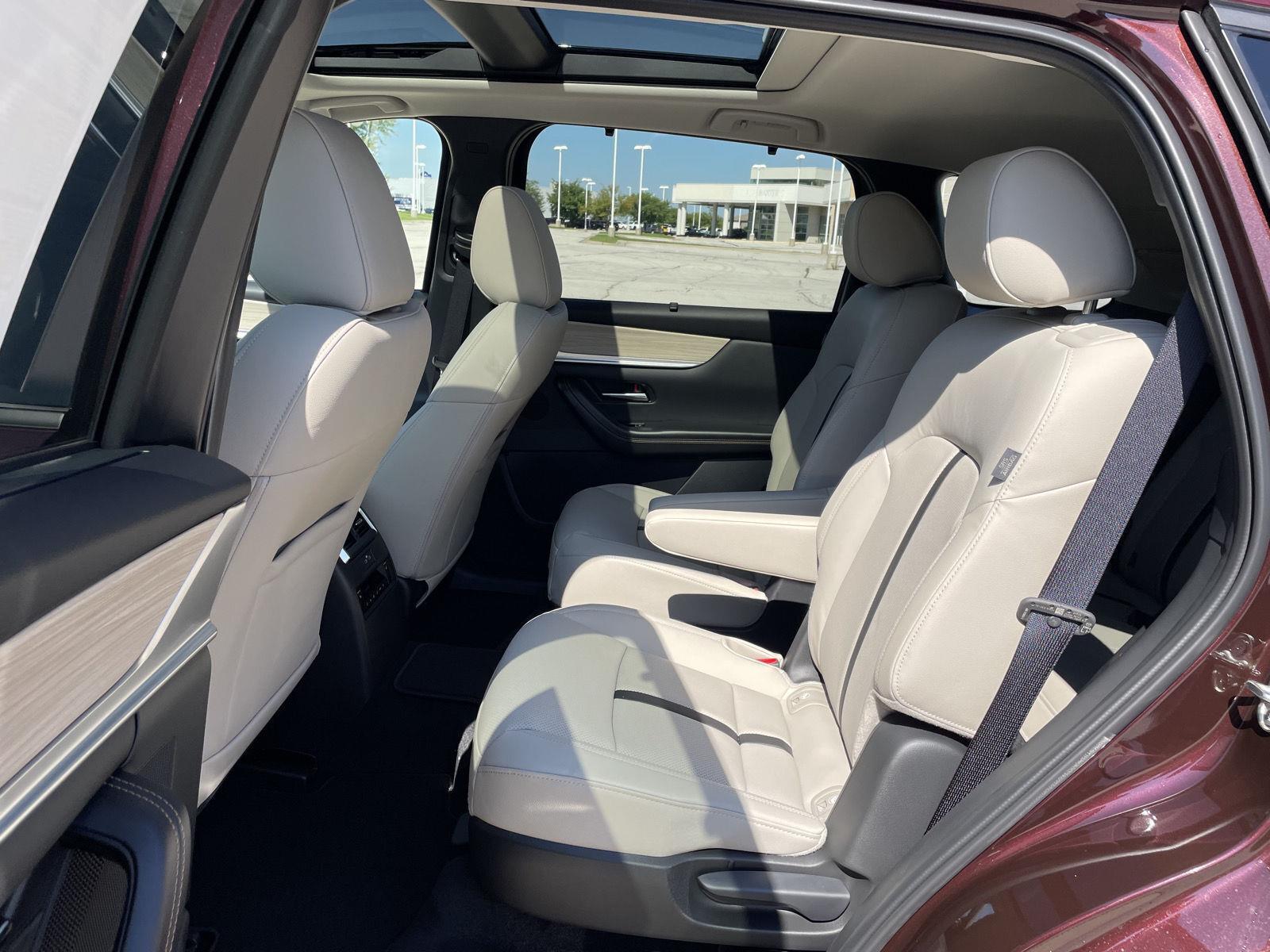 Vehicle photo 19