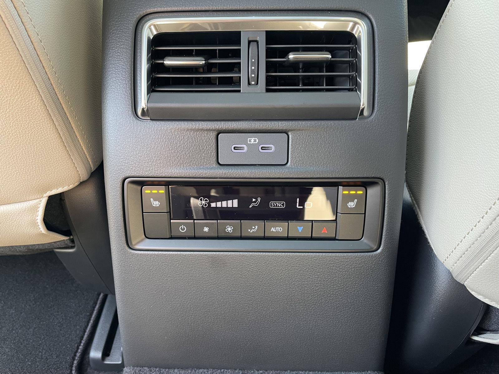 Vehicle photo 20