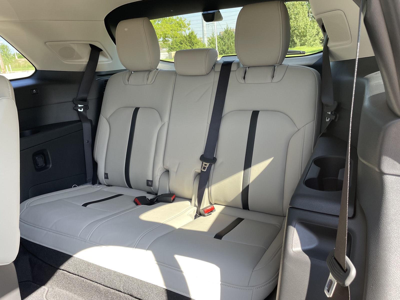 Vehicle photo 21