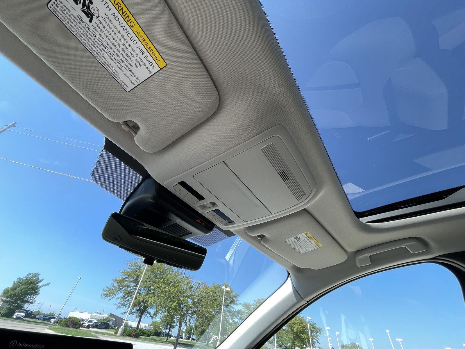 Vehicle photo 22