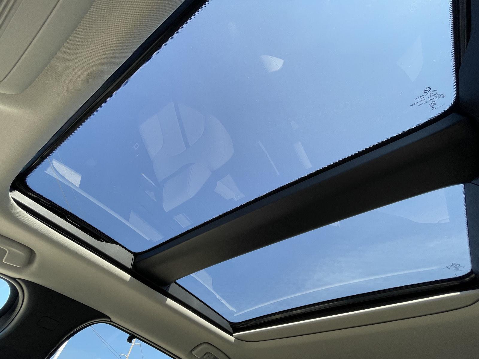 Vehicle photo 23