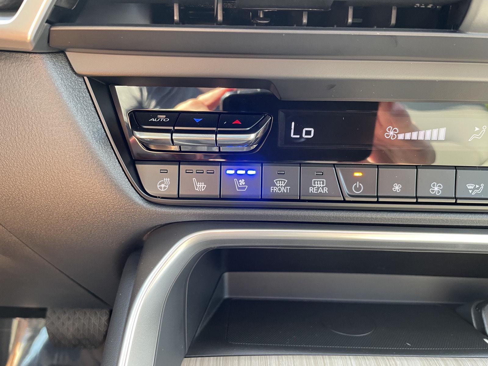Vehicle photo 29