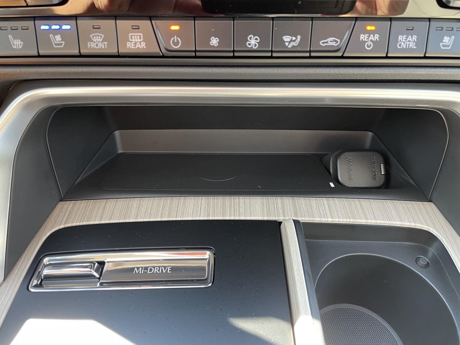 Vehicle photo 30