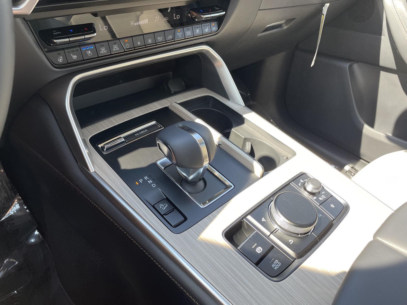 Vehicle photo 32