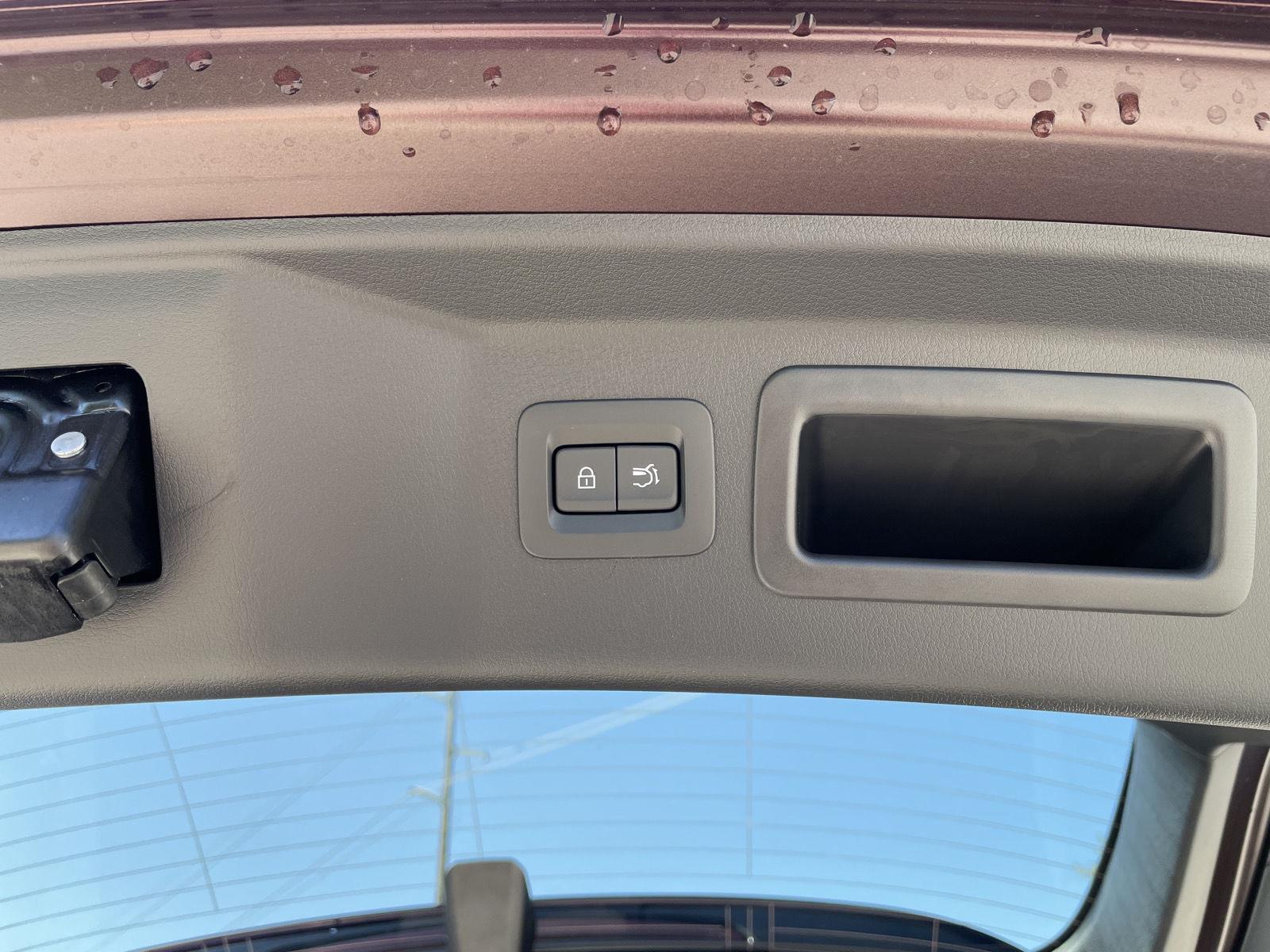 Vehicle photo 38