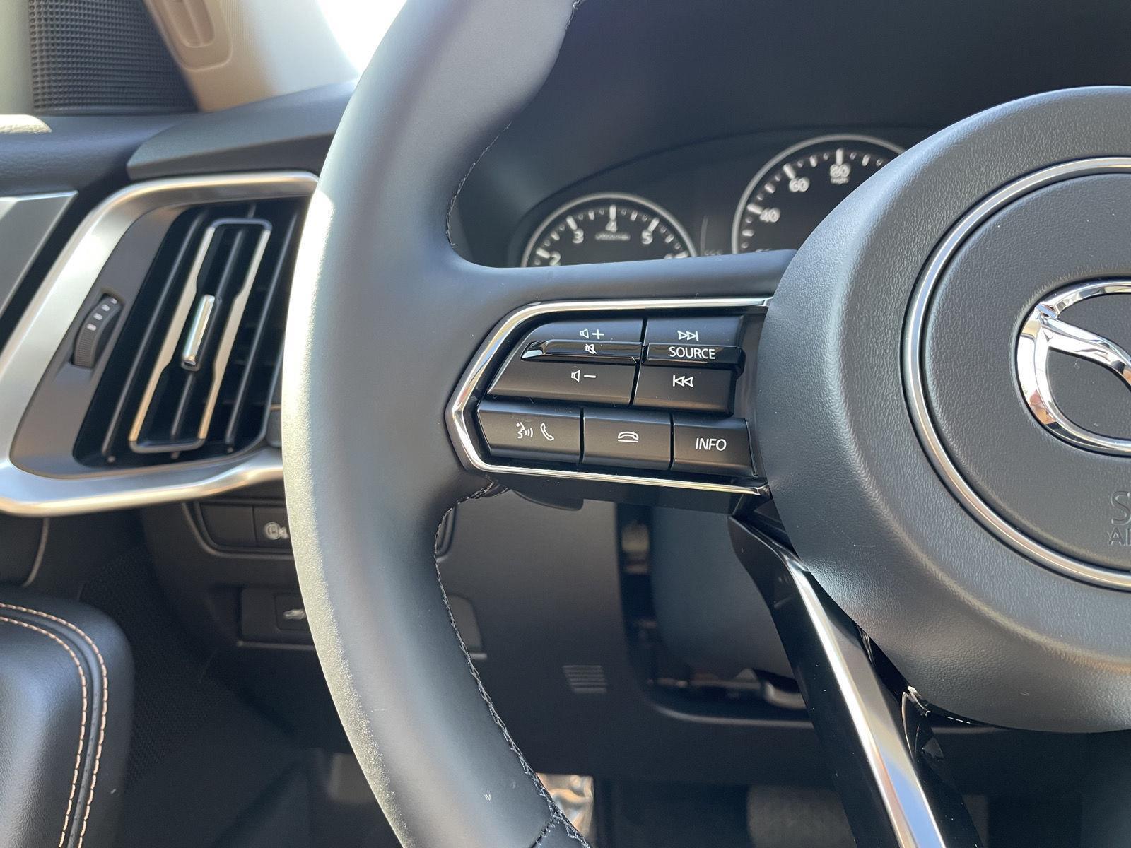 Vehicle photo 12