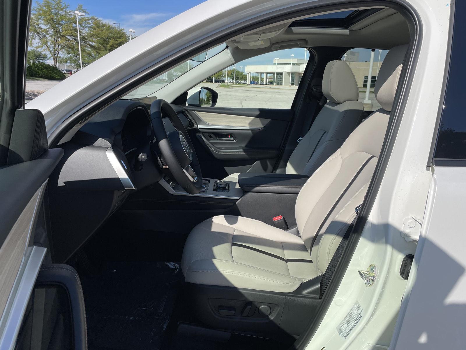 Vehicle photo 16