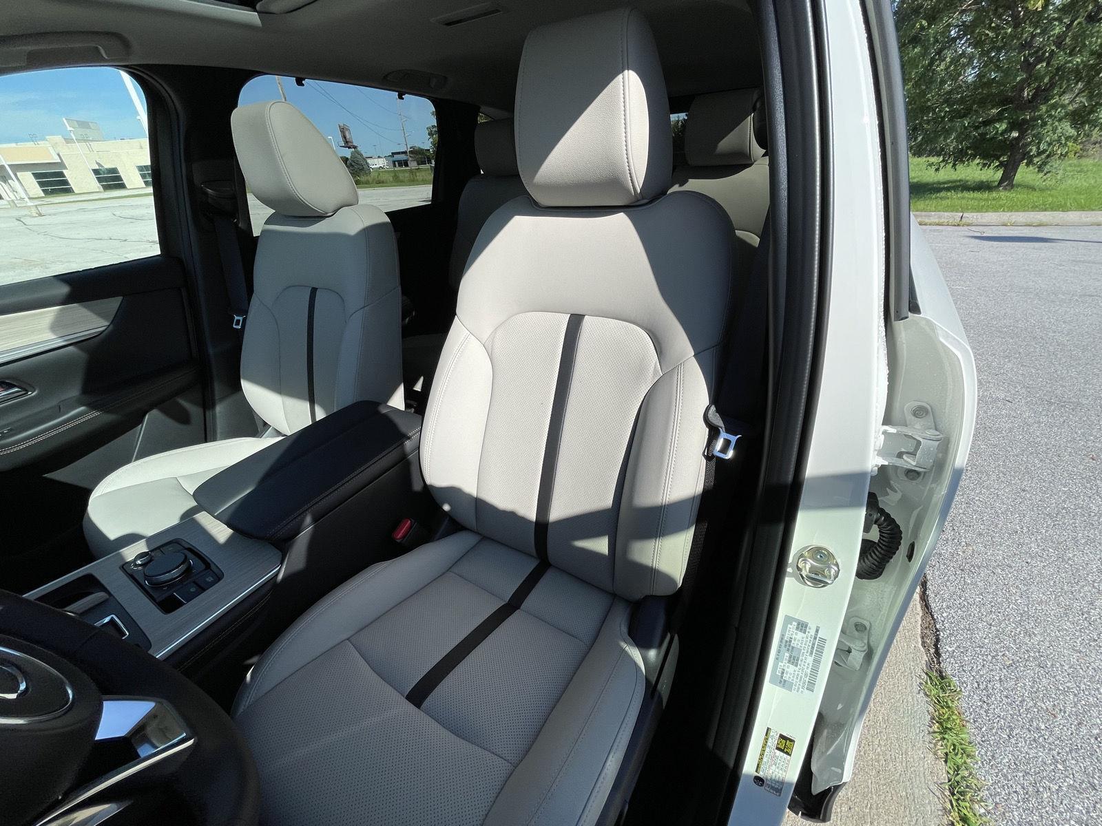 Vehicle photo 17