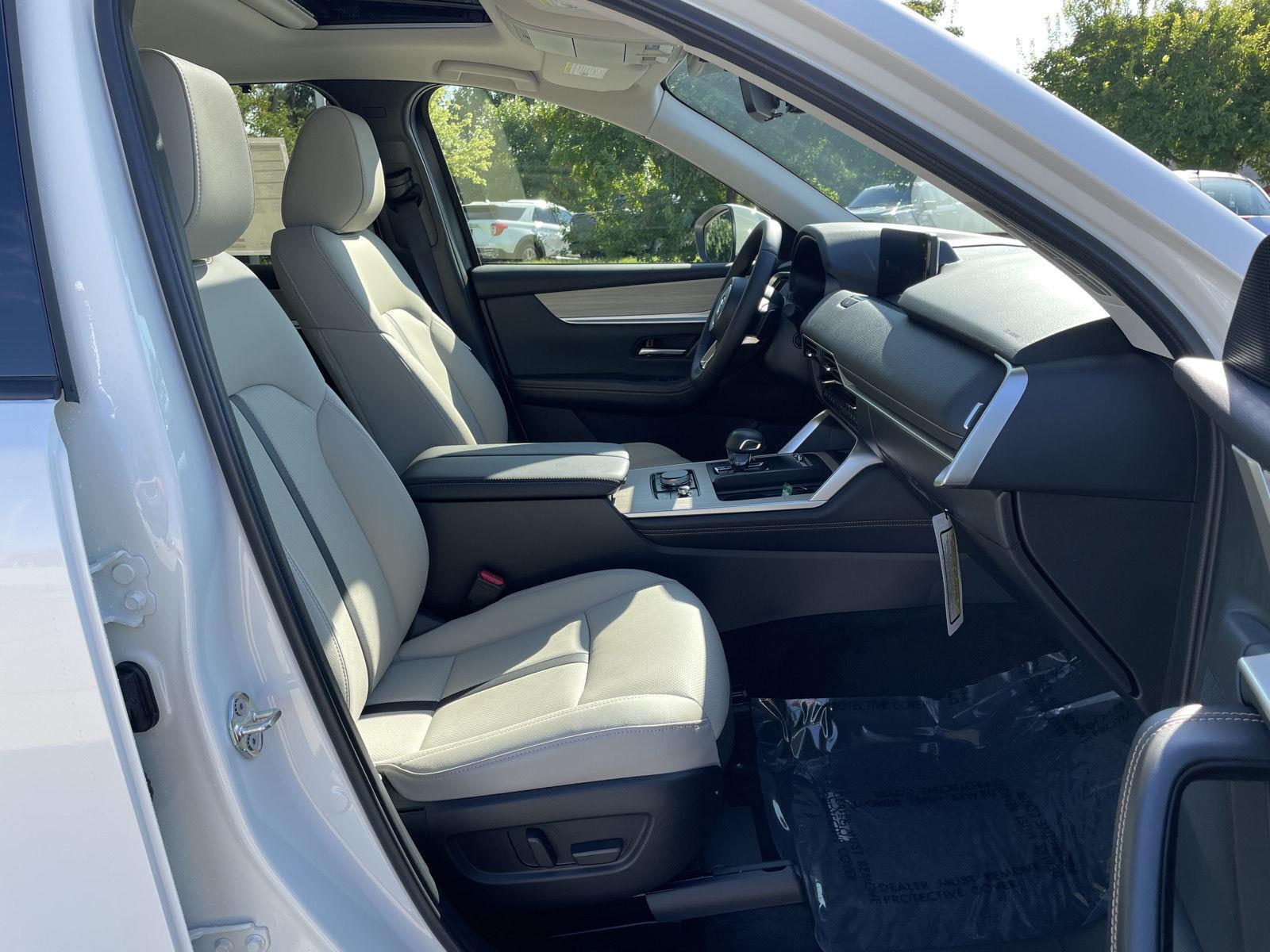 Vehicle photo 18