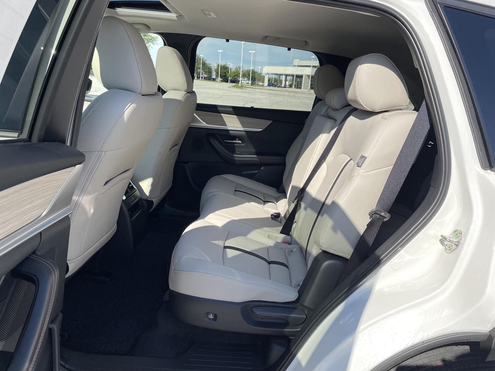 Vehicle photo 19