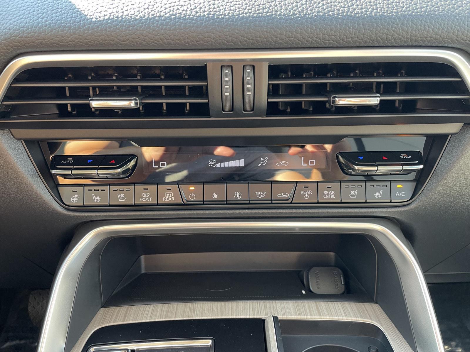 Vehicle photo 25