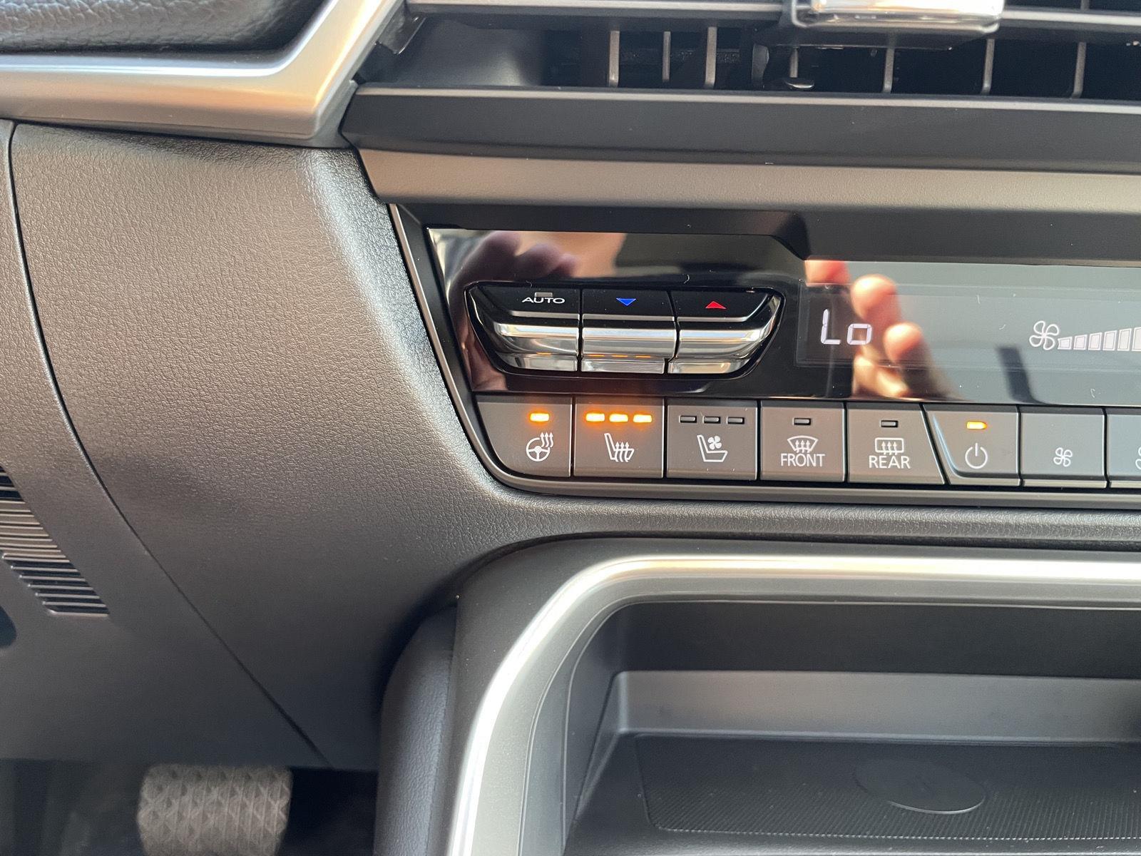 Vehicle photo 26