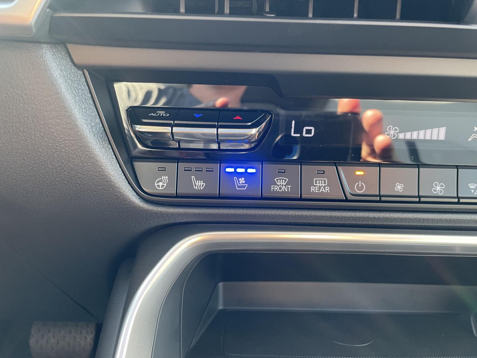 Vehicle photo 27