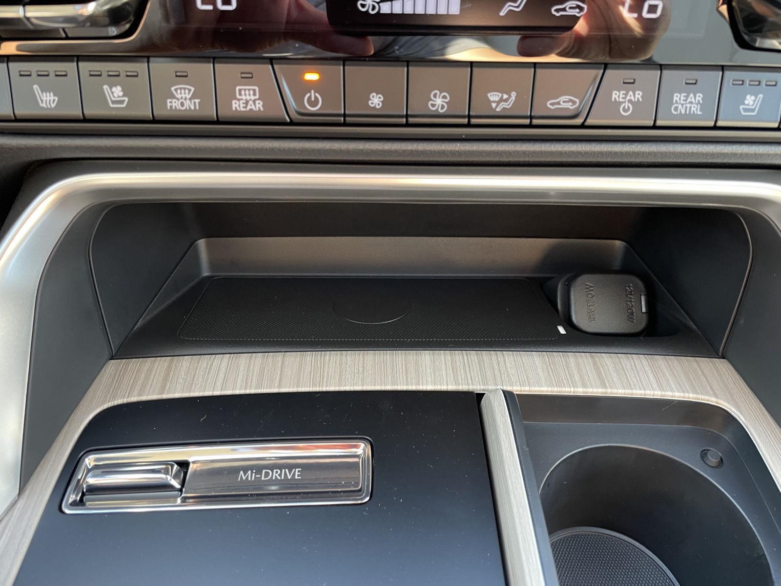 Vehicle photo 28