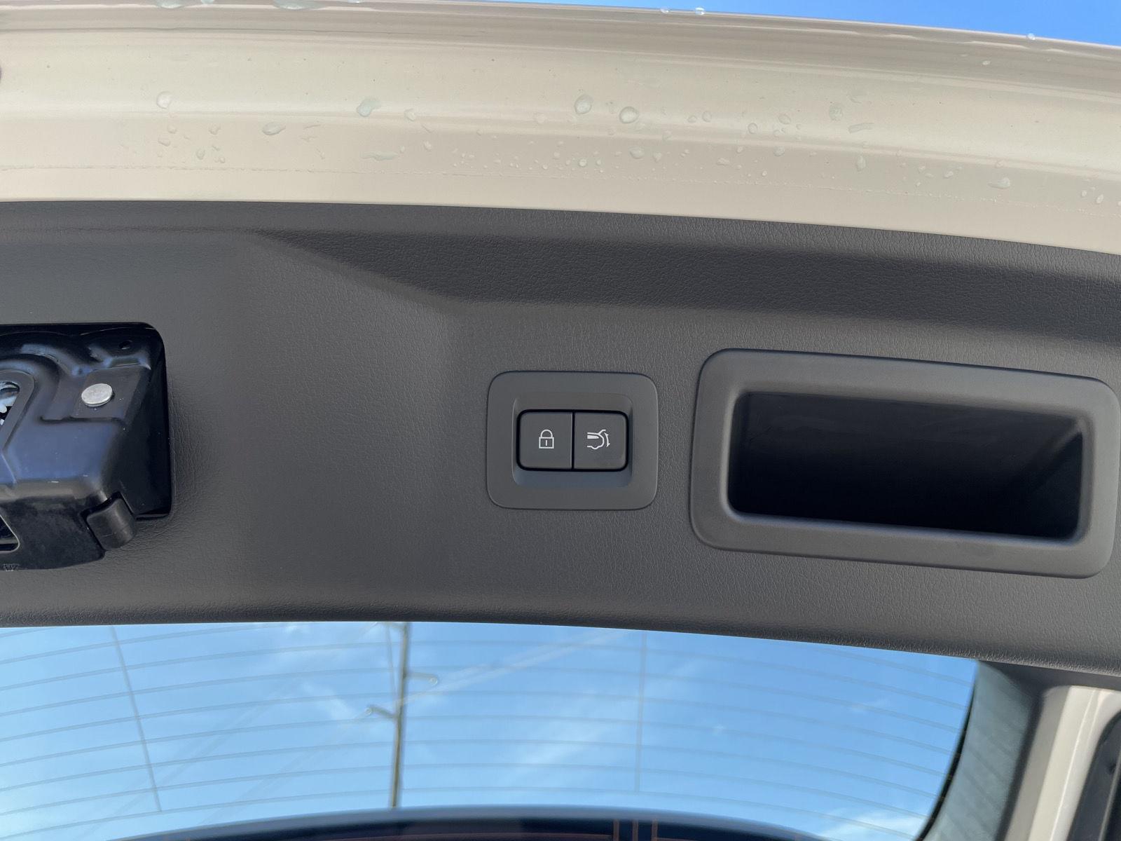 Vehicle photo 36