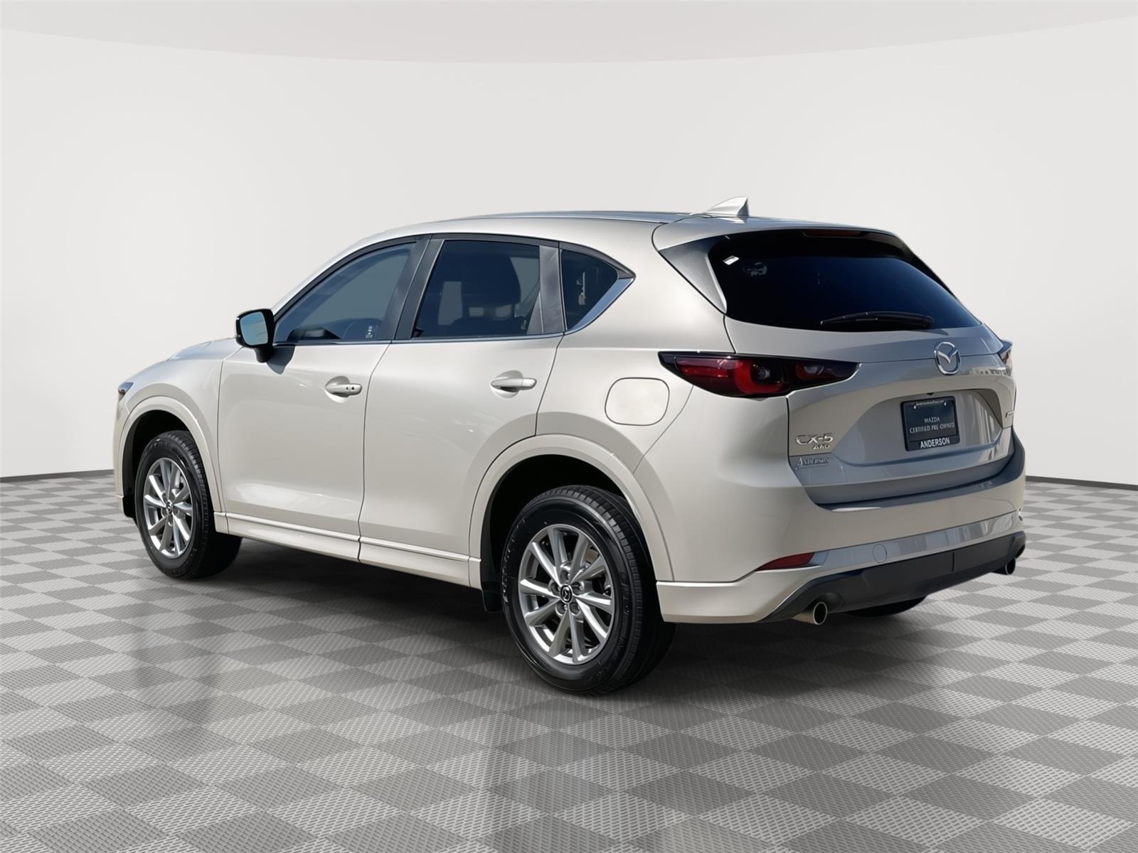 Vehicle photo 9