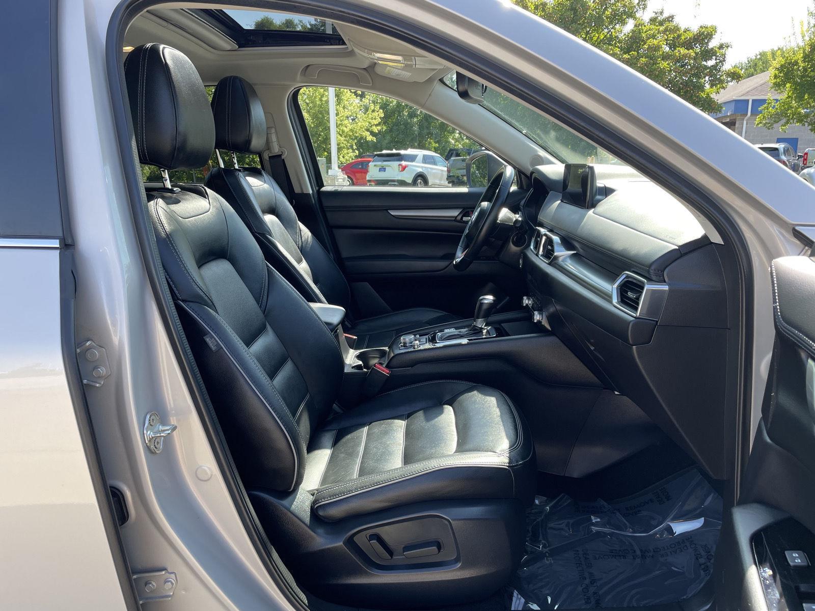 Vehicle photo 19