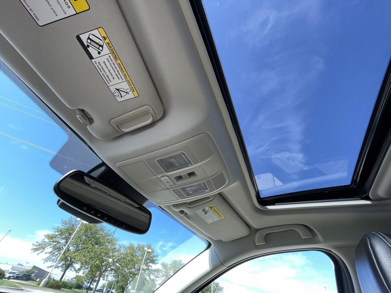 Vehicle photo 21