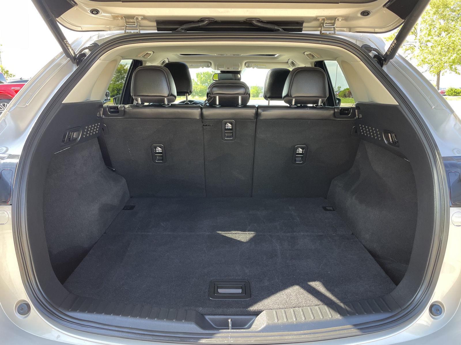 Vehicle photo 33