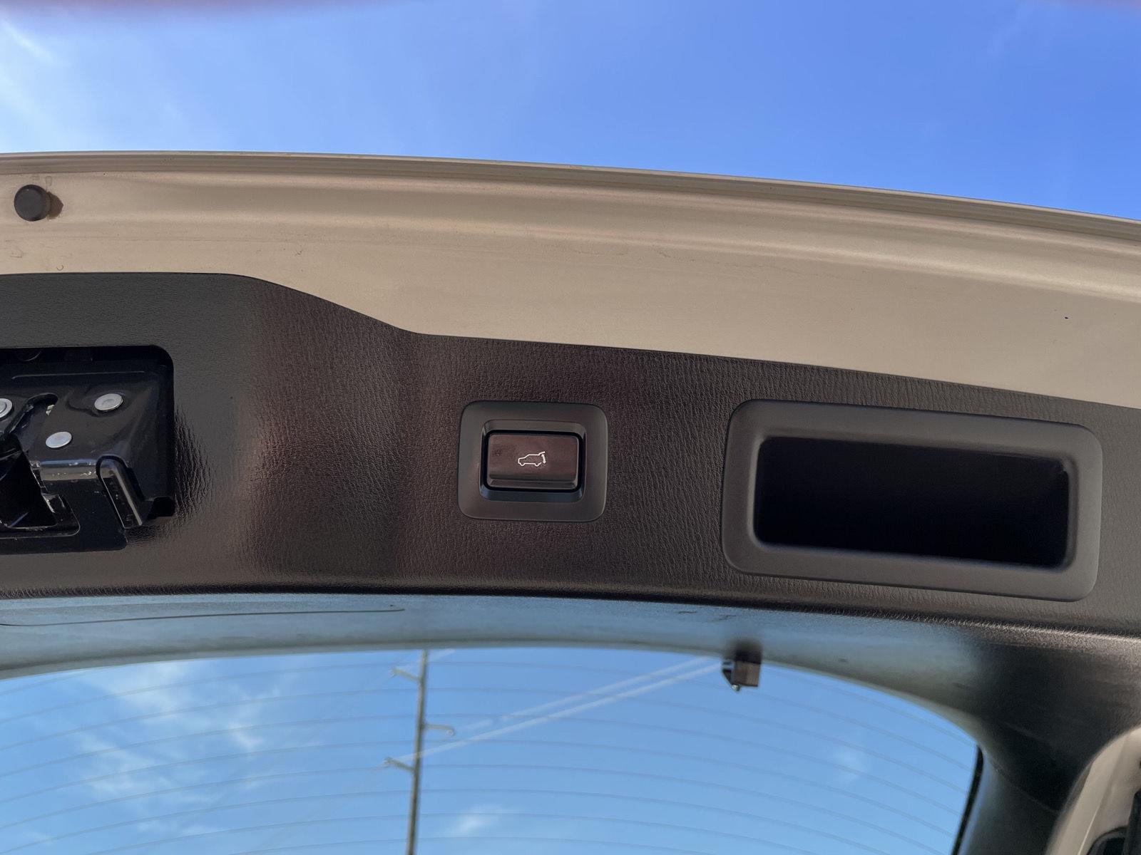 Vehicle photo 34