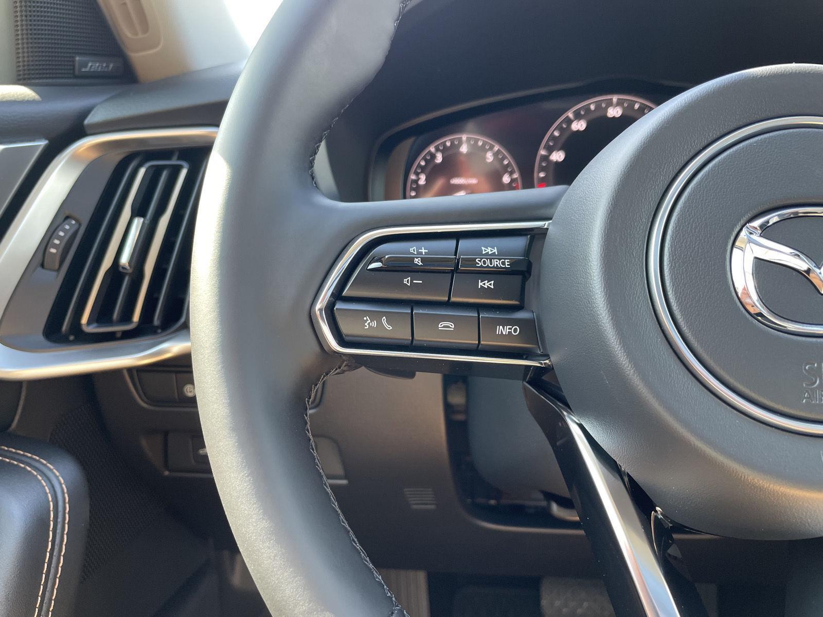 Vehicle photo 12