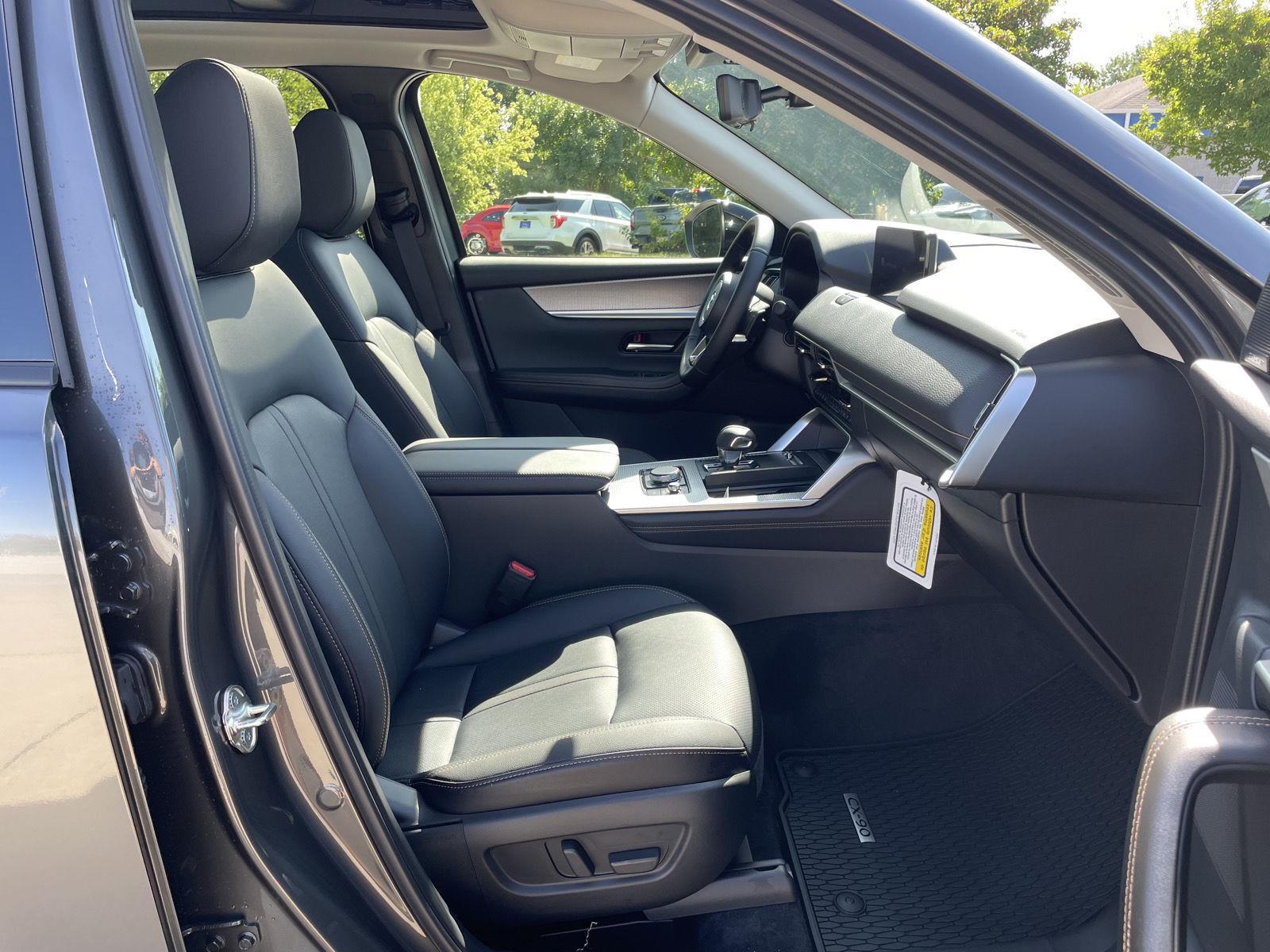 Vehicle photo 18
