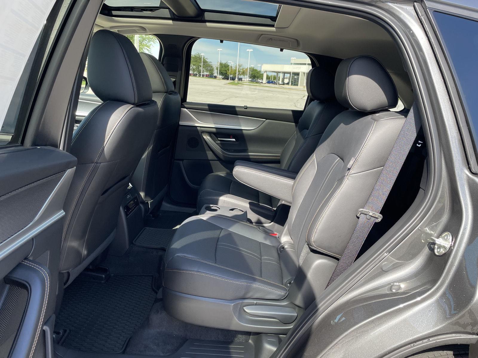 Vehicle photo 19