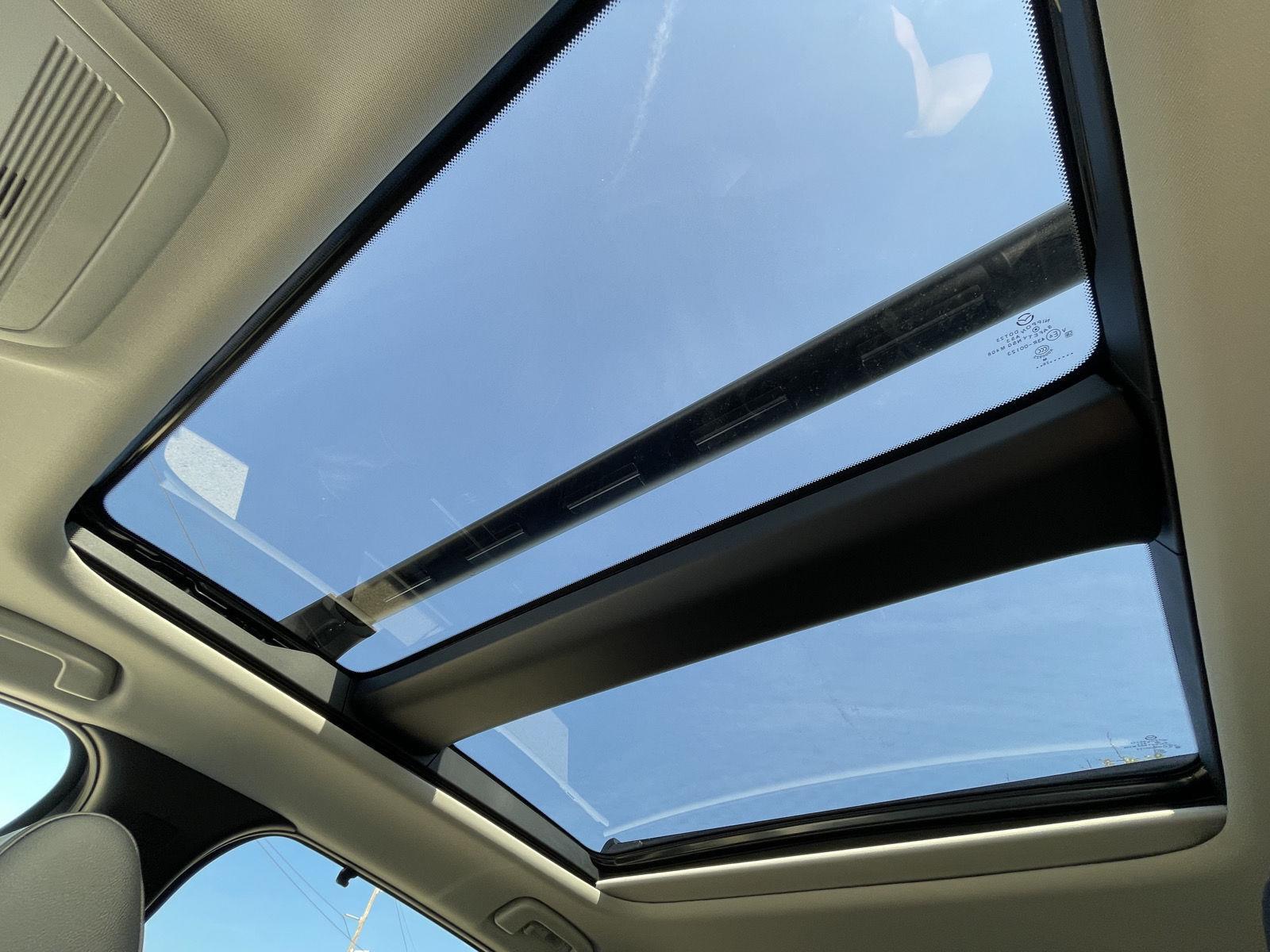 Vehicle photo 23