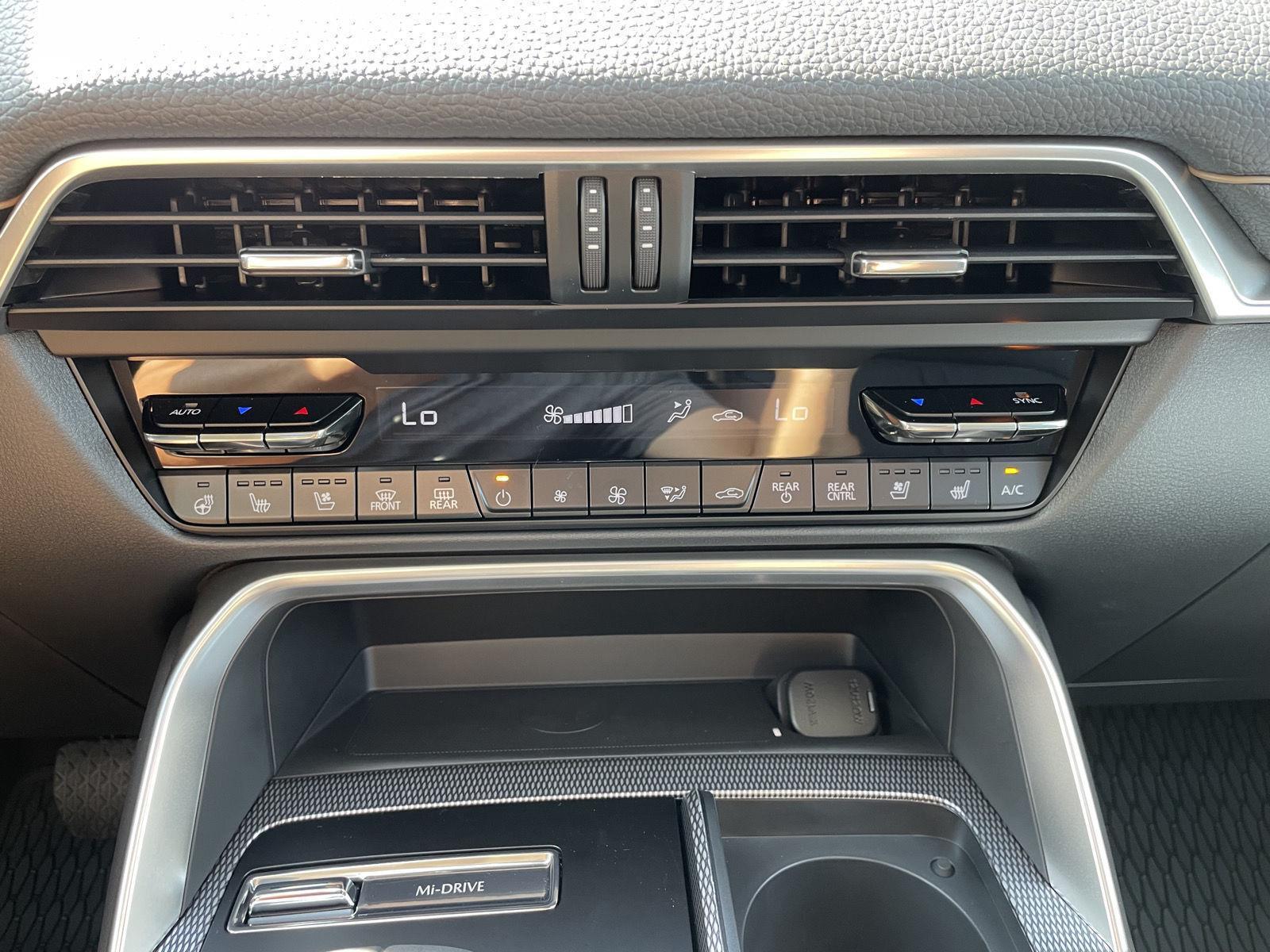 Vehicle photo 28