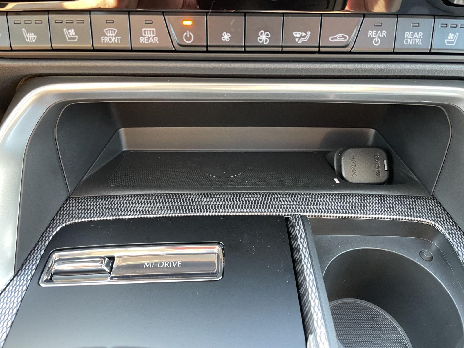 Vehicle photo 31