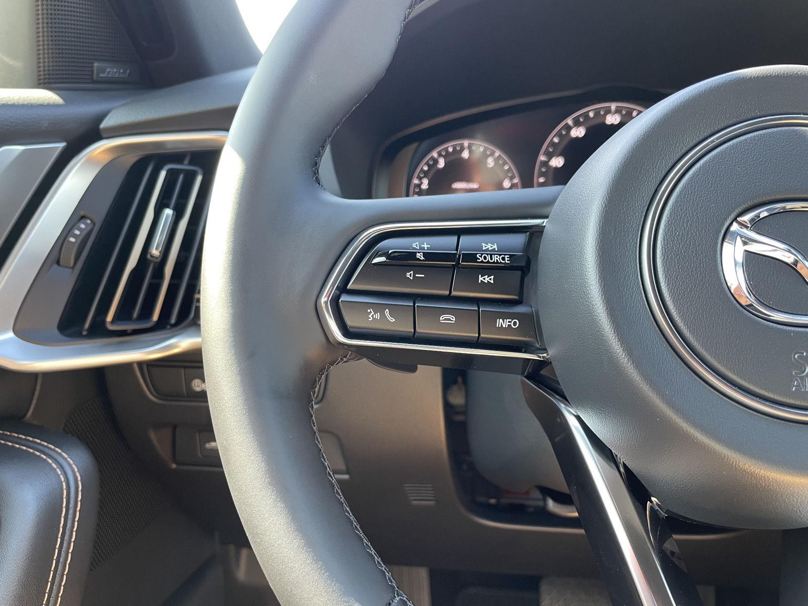 Vehicle photo 12