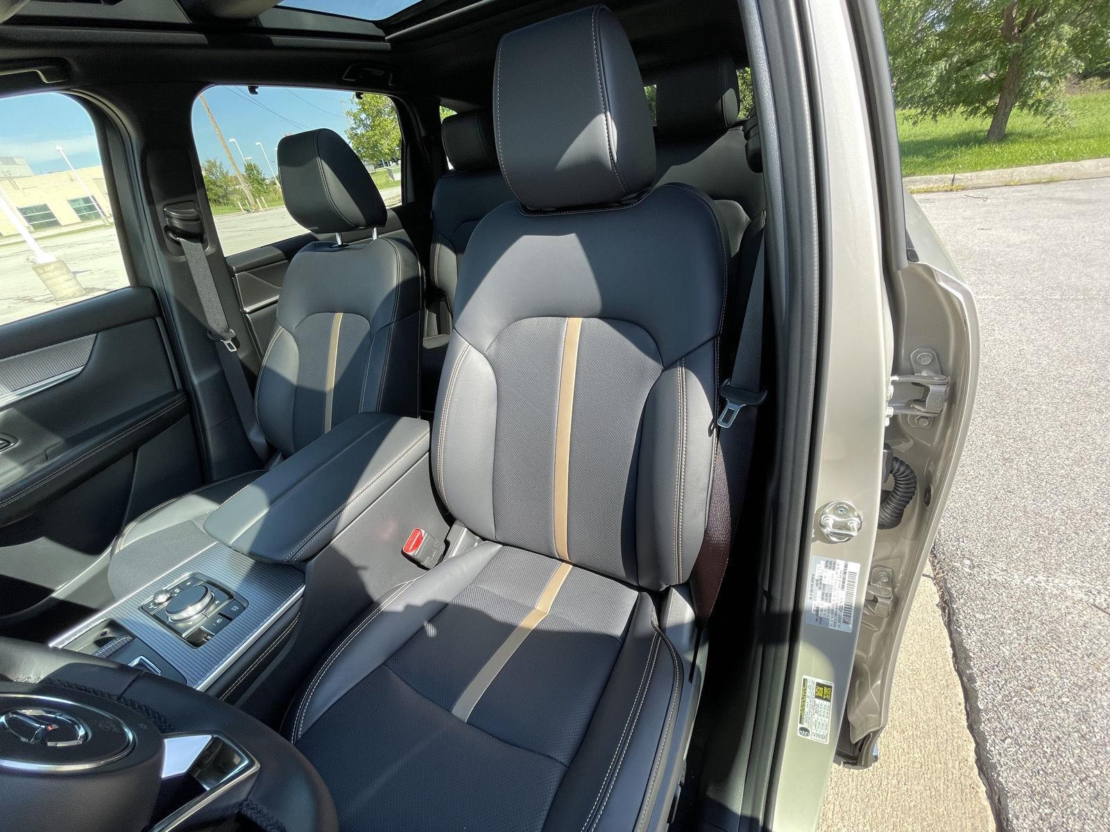 Vehicle photo 17