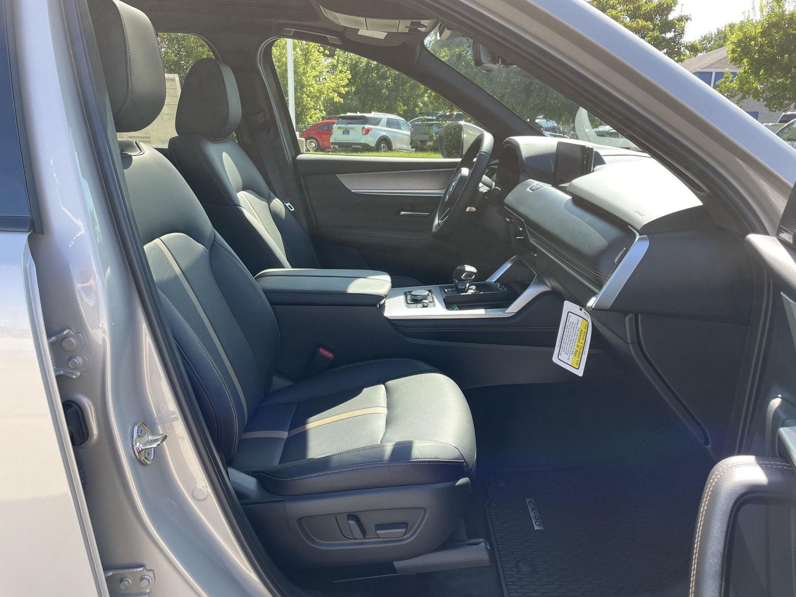 Vehicle photo 18