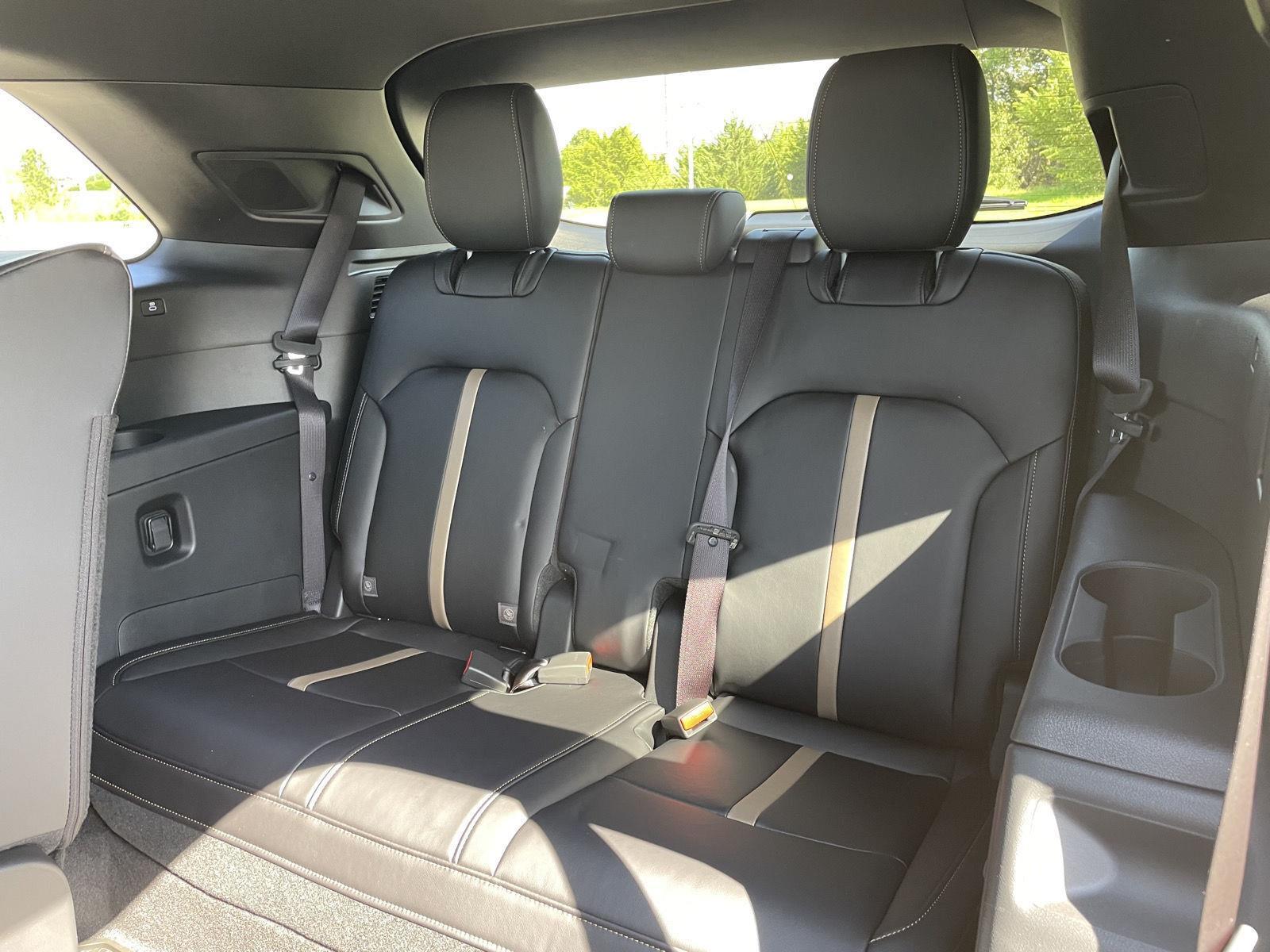 Vehicle photo 21