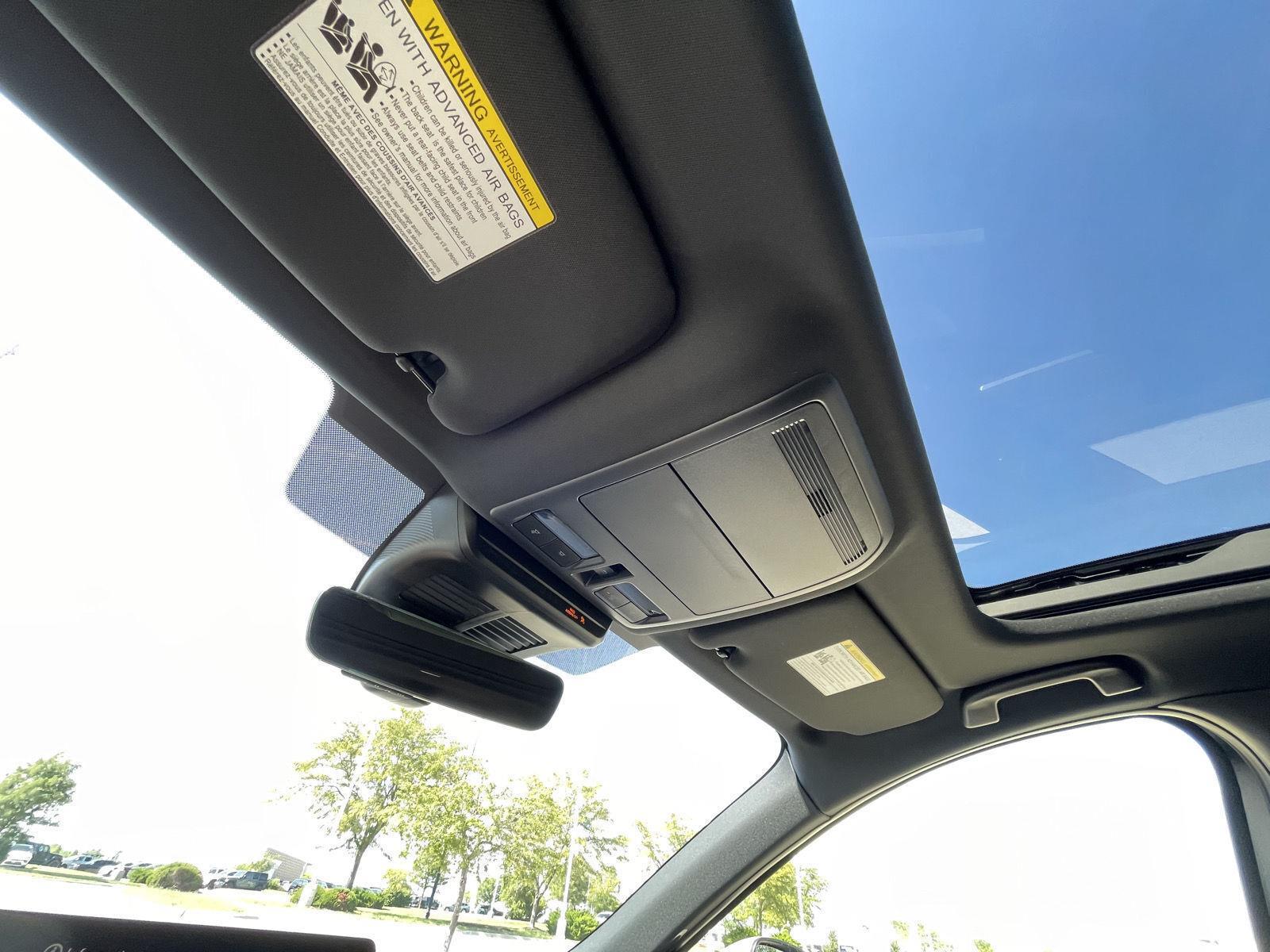 Vehicle photo 22