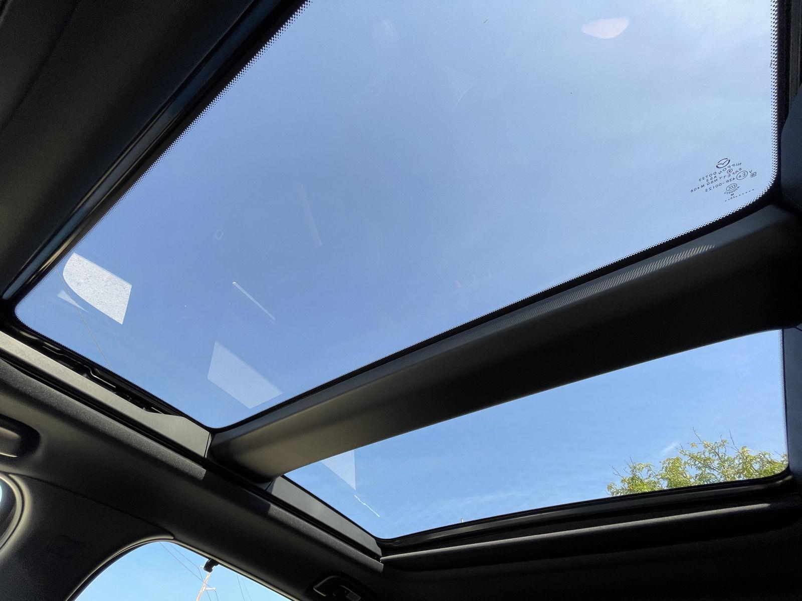 Vehicle photo 23