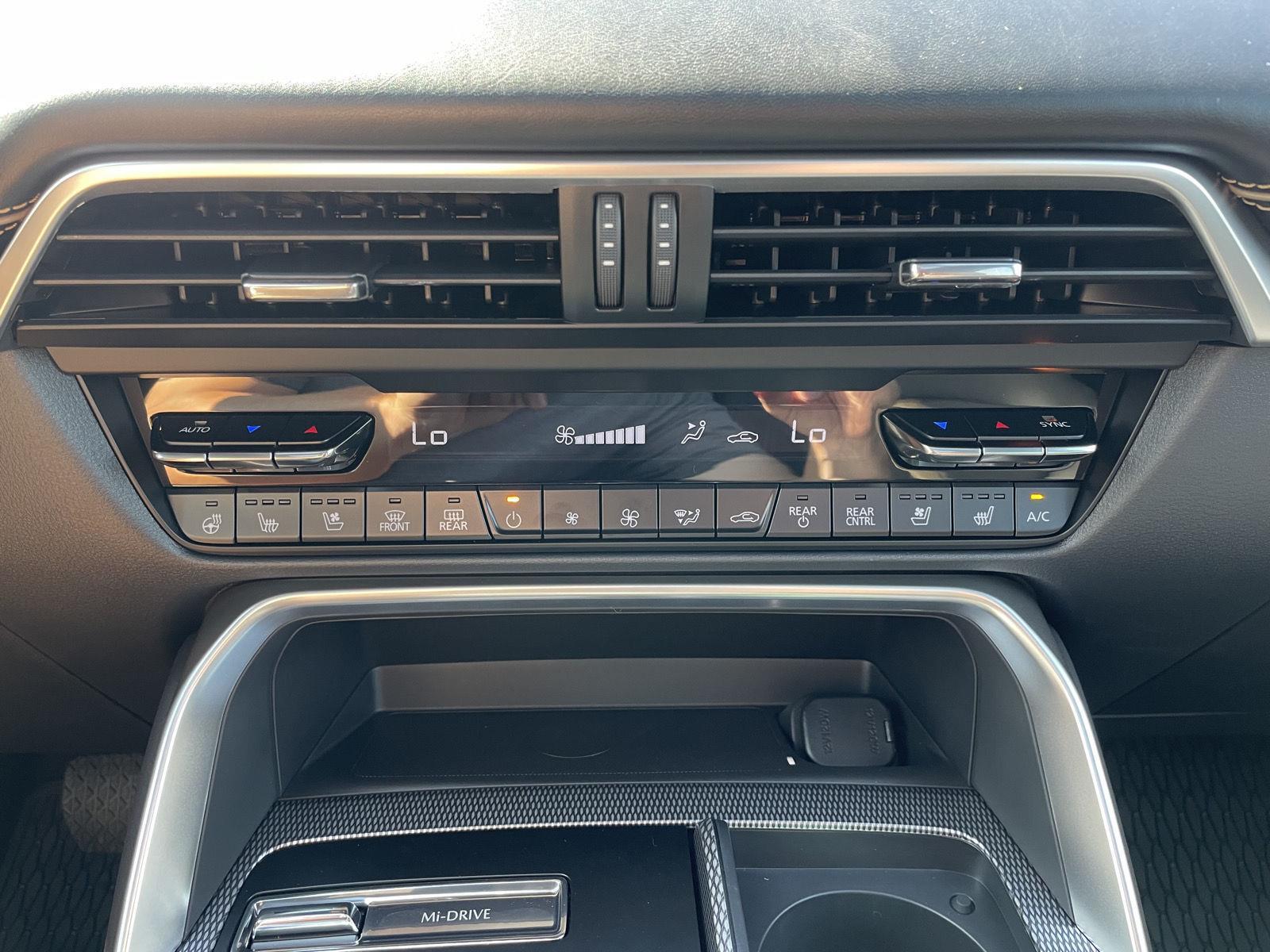 Vehicle photo 29