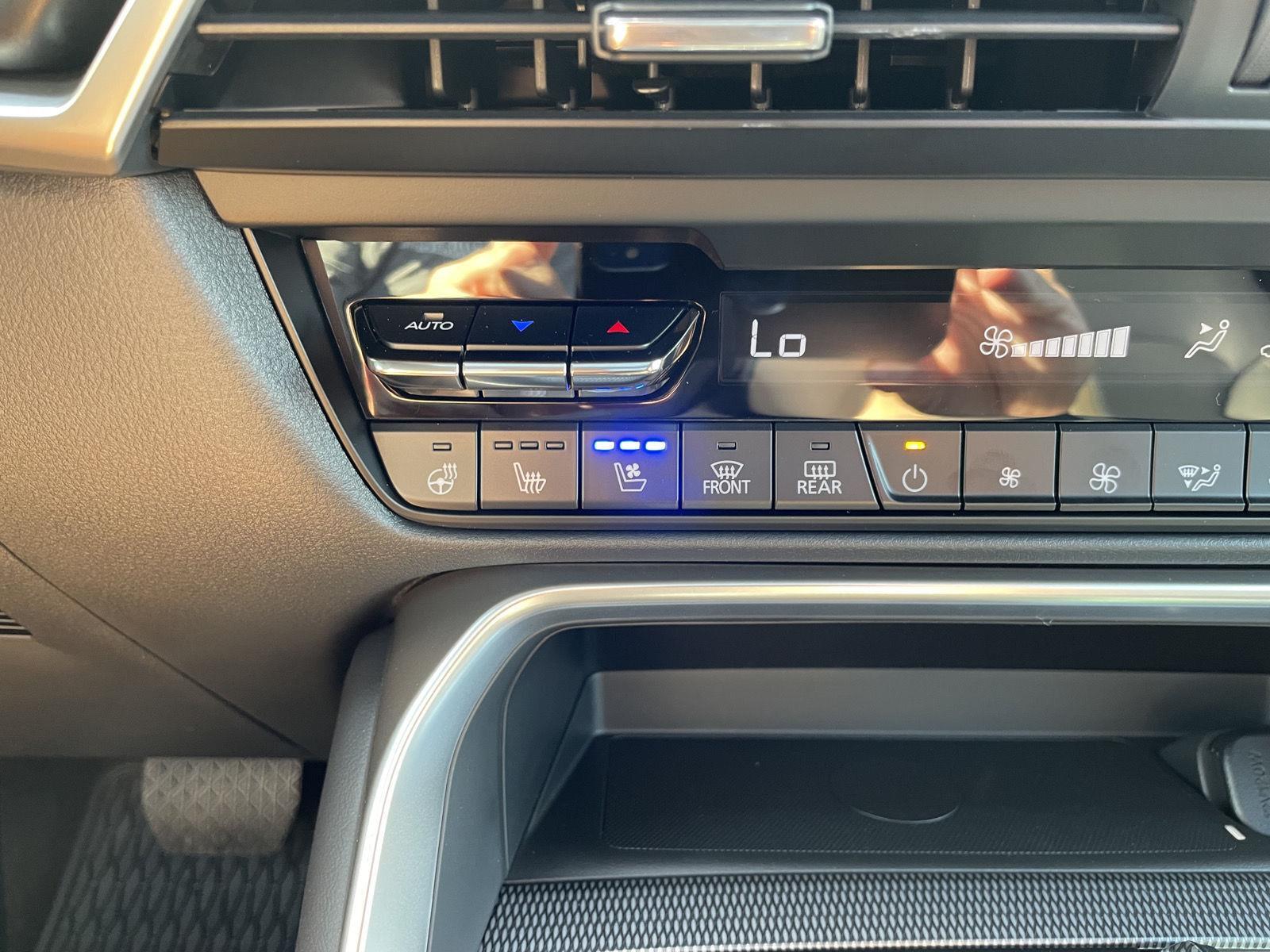 Vehicle photo 31