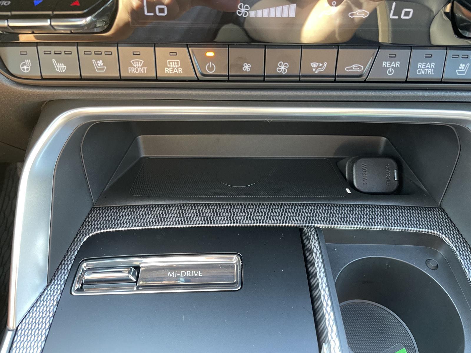 Vehicle photo 32